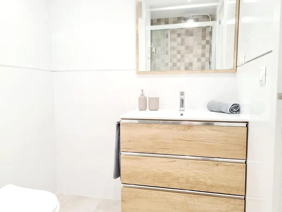 Apartamento Moderno Y Con Estilo En La Carihuela Torremolinos 0*,